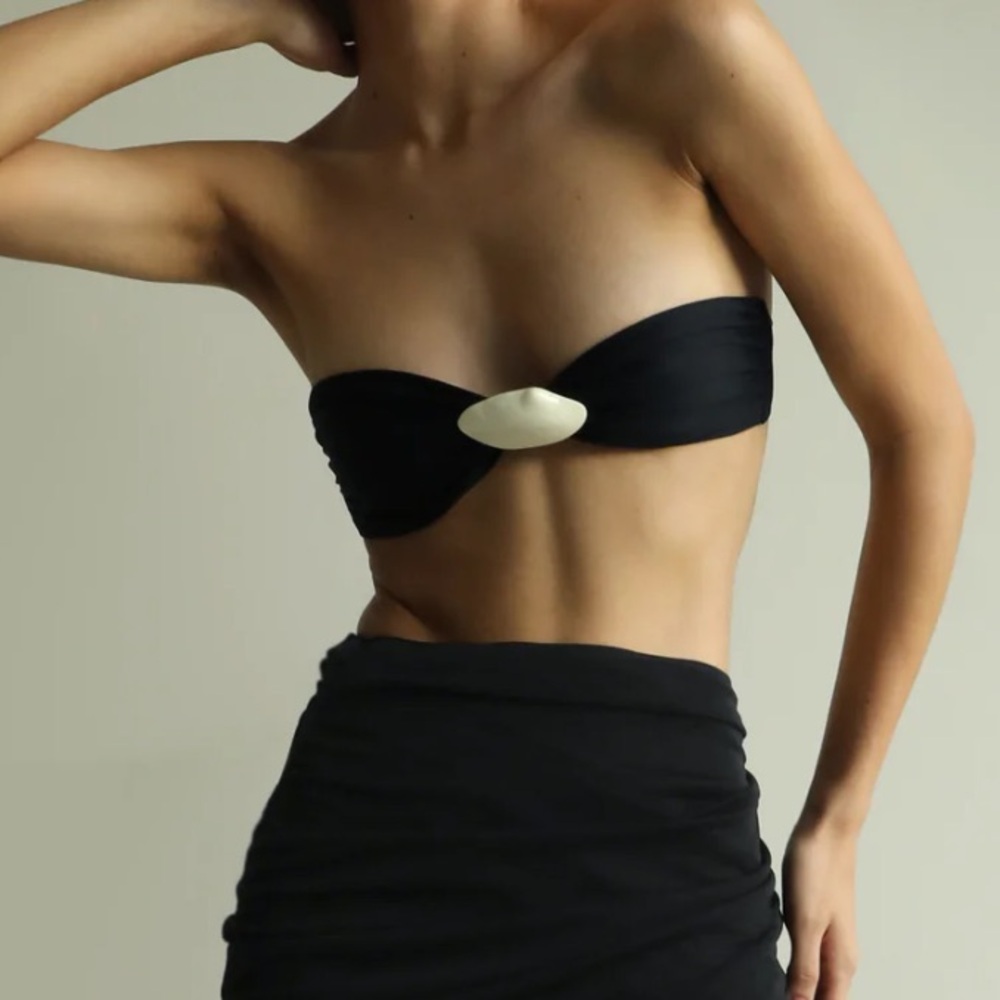 OSTRA BRASIL SHELL STRAIGHT BIKINI TOP BLACK - M